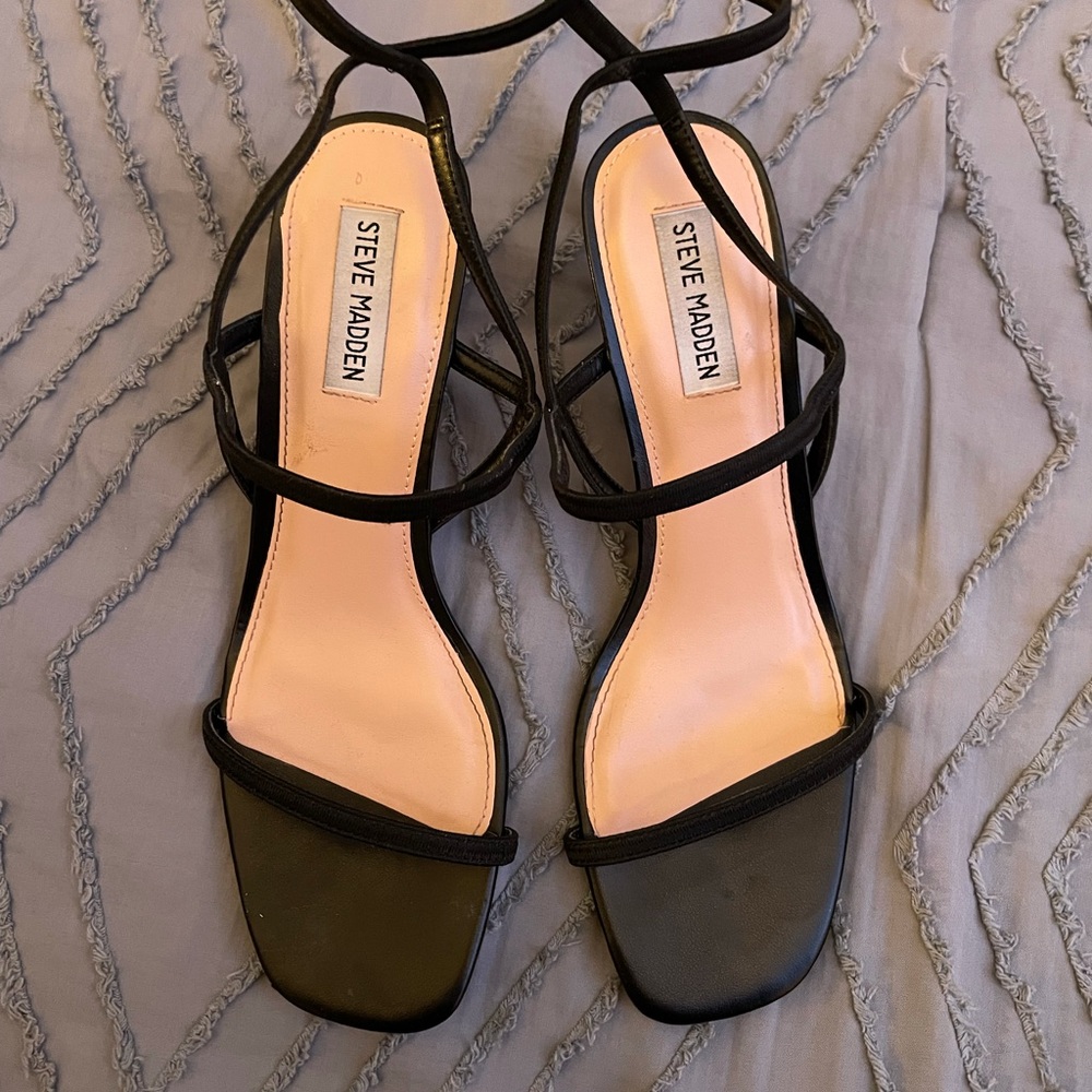 STEVE MADDEN black strappy kitten heels